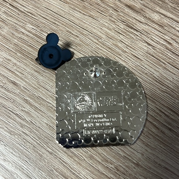 Star Wars - Join the resistance pin - Picture 3 of 5